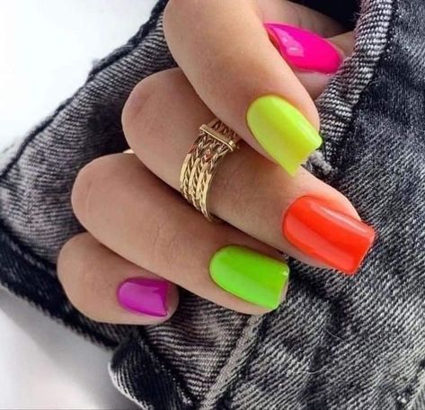 Holiday Nails Bright, Cute Neon Nails Short, Neon Nails Square, Multicolored Nails Summer, Neon Nail Ideas Bright Colors, Bright Neon Acrylic Nails, Bright Summer Gel Nails, Neon Rainbow Nails, Neon Toe Nails