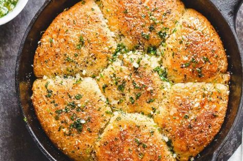 Garlic Bread Dutch Oven, Bread Dutch Oven, Easy Keto Bread Recipe, Food For The Gods, Make Garlic Bread, Beginner Meal Planning, Garlic Butter Sauce, Easy Diets, Keto Food