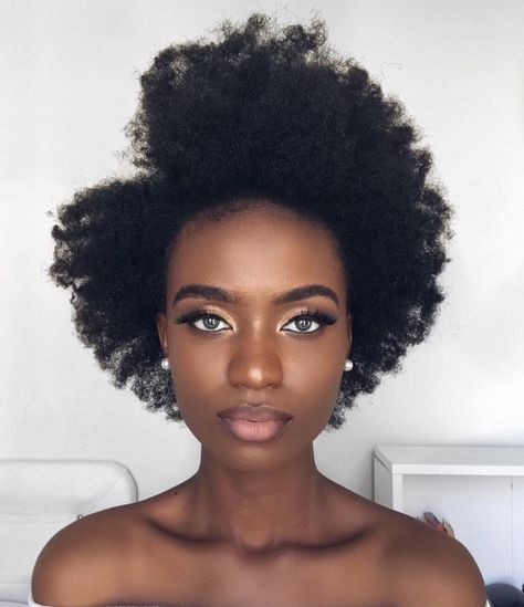 Hair Shrinkage, Hair Canvas, Cabello Afro Natural, Short Afro, Type 4 Hair, Natural Afro Hairstyles, Beautiful Natural Hair, 4c Natural Hair, Pelo Afro