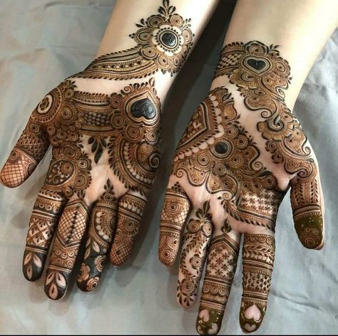 Latest Bridal Mehndi Designs 2021 #mehndi #mehndidesign #hennadesign #bridalmehndi #mehndiforbride #hennastain #mehandi #mehndi2021 #engagementmehndi #newmehndi #hennadesign #bridalhenna #dulhanmehndi #bridalmehendi #weddingmehndi #bridalhenna #beautifulmehndi #latestmehndi #bestmehndi Unique Mehndi Designs Palms, Palm Mehndi, Palm Mehndi Design, Khafif Mehndi Design, Unique Mehndi, Mehndi Designs 2018, Black Lehenga, Modern Mehndi Designs, Full Mehndi Designs