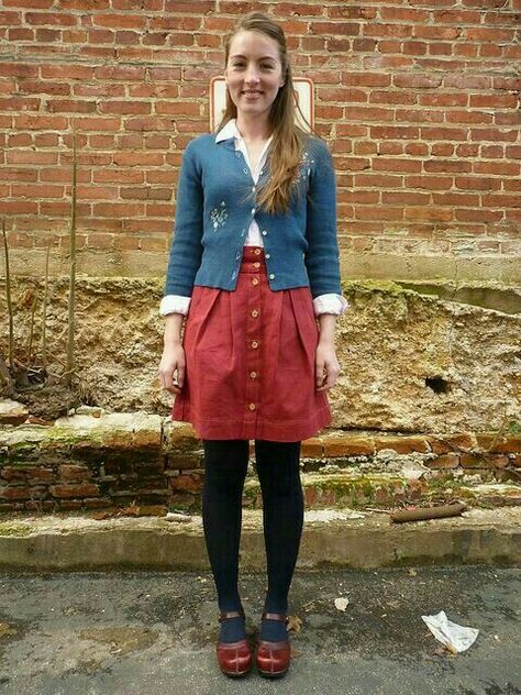 Teacher's Outfits, Teaching Wardrobe, Accessories Idea, Smart Outfits, Teacher Outfits Fall, Clogs Outfit, Clog Style, Teacher Wardrobe, Office Wardrobe