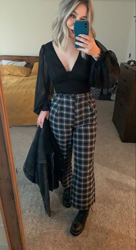 Semi Formal Edgy Outfits, Soft Grunge Outfits Office, Smart Edgy Outfit, Professional Rocker Outfits, Kawaii Business Casual Outfits, Edgy Office Outfit Midsize, Smart Casual Edgy Outfit, Plus Size Goth Office Fashion, Goth Mom Fashion