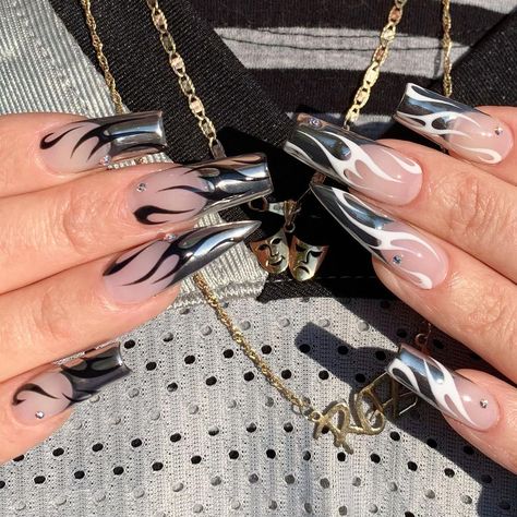 Nail Ideas Grunge, French Tip Overlay, Poppin Nails, Drip Nails, Goth Nails, Transparent Nails, Grunge Nails, Black French, Rainbow Nails