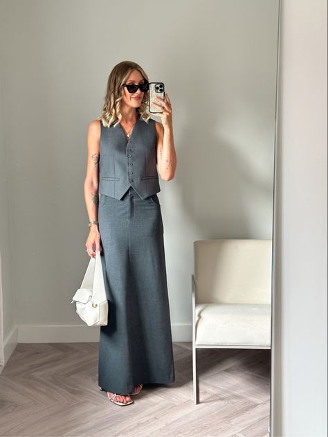 Straight Maxi Skirt Outfit, Grey Waistcoat Outfit Women, Waistcoat With Skirt, Waistcoat And Skirt Outfit, Long Grey Skirt Outfit, Grey Maxi Skirt Outfit, Straight Skirt Outfits, Waistcoat And Skirt, Waistcoat Outfit Women