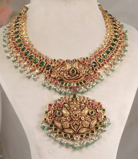 Kundan Kante Necklace, Nakshi Kundan Jewellery, Nakshi Haram Designs, Jewlary Pic, Antic Jewellery, Indian Gold Jewellery Design, Emerald Jewellery, Gold Temple Jewellery, Gold Jewels Design