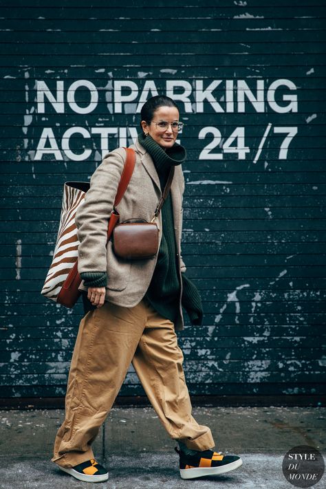 New York FW 2019 Street Style: Lucy Chadwick - STYLE DU MONDE | Street Style Street Fashion Photos Lucy Chadwick Lucy Chadwick Style, Lucy Chadwick, Fashion Trend Forecast, Street Style Inspiration, Alexa Chung, Vogue Fashion, 가을 패션, Street Chic, Mode Inspiration