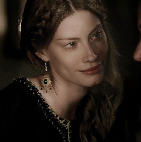 Alyssa Sutherland Vikings, Aslaug Vikings, Queen Aslaug, Lannister Aesthetic, Alyssa Sutherland, Vikings Series, Game Of Thrones Westeros, Aesthetic Game, Viking Series