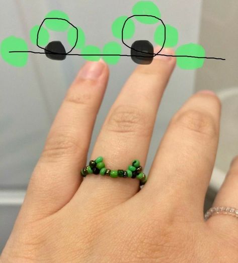 How To Make Frog Ring Beads, Frog Kandi Bracelet, Frog Bead Ring Tutorial, Frog Ring Beads Tutorial, How To Make A Frog Ring, Frog Rings Jewelry, Beaded Frog Ring Tutorial, Diy Frog Ring, Frog Ring Beads