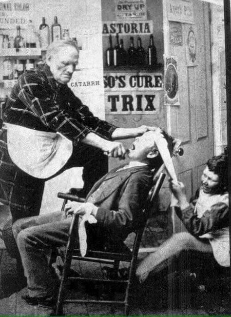 Once upon a time in America...going to the dentist in 1892 Scary Photos, Dental Jokes, Classic Actors, Dental Fun, Deborah Kerr, English Gentleman, Creepy Photos, Dental Life, Dental Art