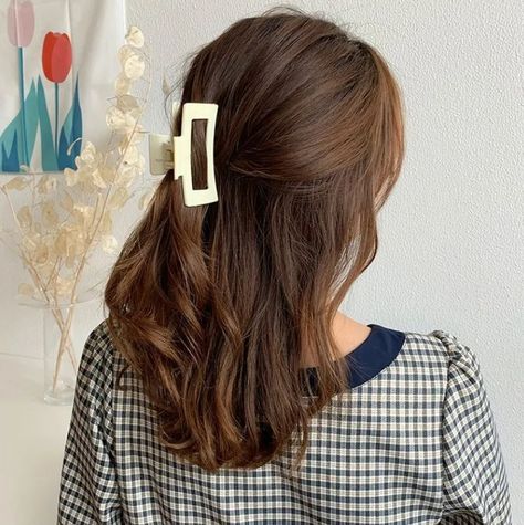 Cutout Hair Claw Korean Hair Clips, Hair Clips Aesthetic, Clips In Hair, Clips For Hair, Aphrodite Goddess, Butterfly Hair Clips, Girls Korean, Crab Claws, Korean Hair