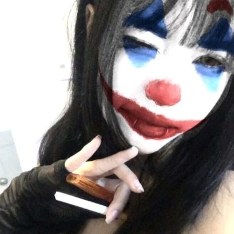 Tumblr Pfp, Girl Clown, Cute Clown Makeup, Egirl Pfp, Clown Girl, Joker Makeup, Y2k Profile Picture, Joker Face, Cute Clown