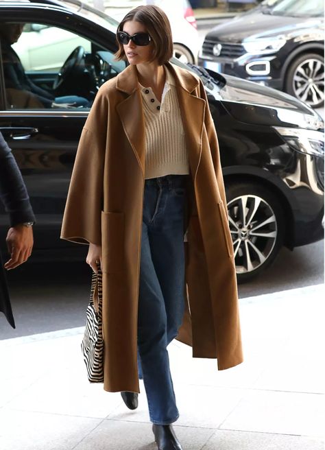 Kaia Gerber Street Style, Fashionable Hostess, Kaia Gerber Style, Camel Coat Outfit, Hats Summer, Style Parisienne, Fashion Week Outfit, Ideas Vintage, Kaia Gerber