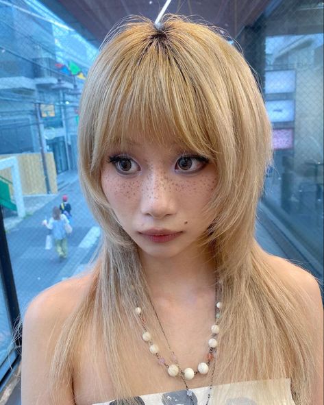 Hime Cut Mullet, Jelly Haircut, Hime Bangs, Gyaru Hairstyles, Hime Cut, Jellyfish Hair, Jellyfish Haircut, Hair Jelly, Long Hair With Bangs And Layers