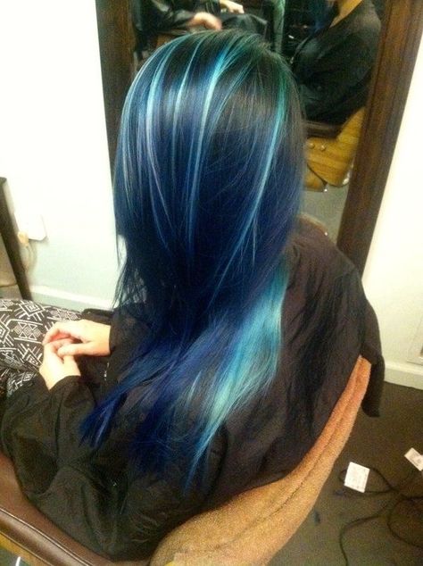 Skunk Hair, Dyed Hair Inspiration, Hair Streaks, Pretty Hair Color, Hair Stylies, Maquillage Halloween, Hair Dye Colors, Dye My Hair, Hair Inspiration Color