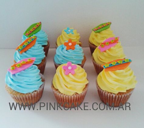 Cupcakes Hawaianos Hawaiian Luau Party, Hawaiian Luau, Luau Party, Peppa Pig, Moana, Cake Pops, Pool Party, First Birthdays, Cupcake