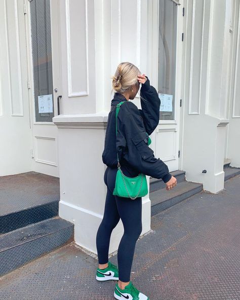 Emma MacDonald on Instagram: “💚🧍🏼‍♀️” Nike Dunk Outfit, Dunks Outfit Woman, Emma Macdonald, Jordan Outfits Womens, White Jordan 1, Black White Jordans, Dunk Outfit, Dunks Outfit, Green Jordans