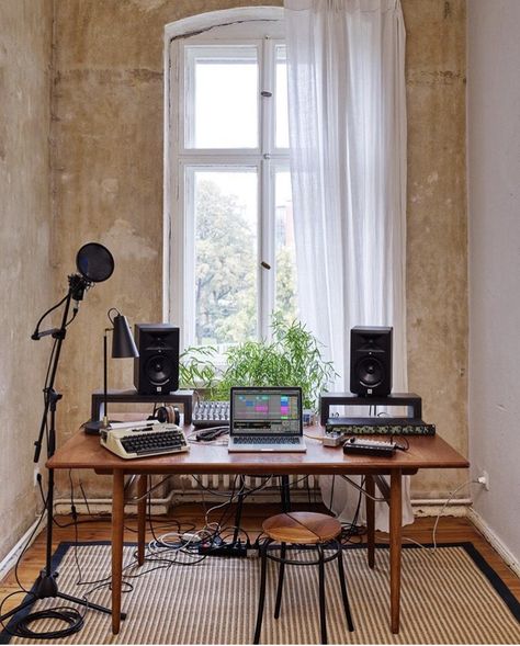 ableton Home Studio Music Ideas, Small Music Studio Ideas, Small Music Studio, Studio Desk Music, Home Studio Desk, Home Music Rooms, Home Studio Ideas, Recording Studio Design, Recording Studio Home