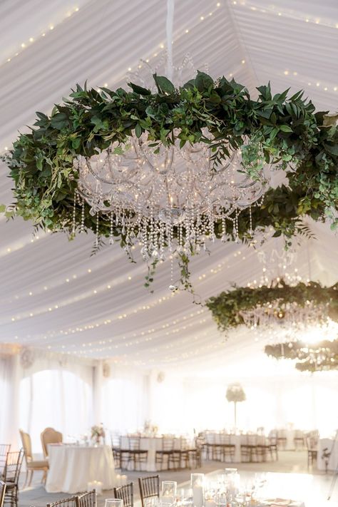 Wedding Reception Alternatives, Cescaphe Wedding, Dream Reception, Simple Wedding Reception, Backyard Wedding Decorations, Church Christmas Decorations, Sweetheart Table Wedding, Wedding Plan, Table Wedding