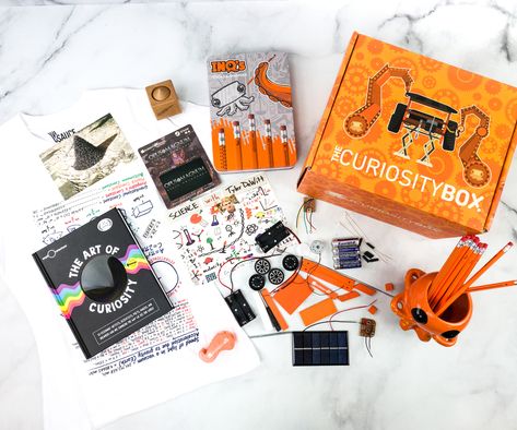 Check out The Curiosity Box by VSauce Fall 2020 review! This quarterly subscription is all about science! The Curiosity Box by VSauce Fall 2020 Subscription Box Review → https://hellosubscription.com/2020/10/the-curiosity-box-by-vsauce-fall-2020-subscription-box-review/ #TheCuriosityBox, #Vsauce #subscriptionbox Curiosity Box, Solar Powered Cars, Box Branding, Subscription Box, Pen Holders, Design Show, 10 Things