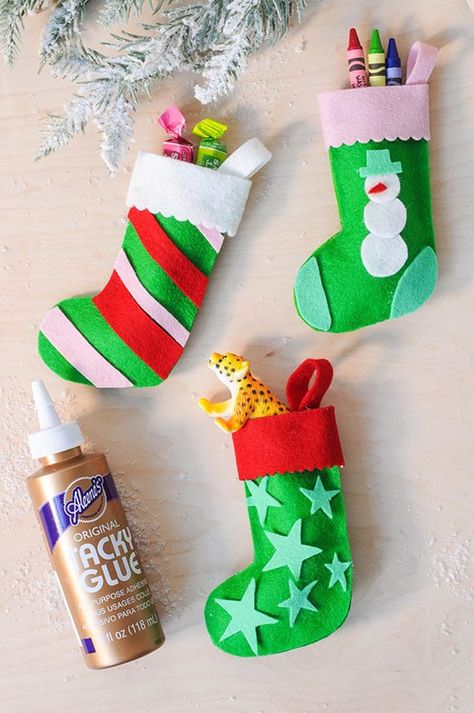 Christmas Stocking Crafts For Kids, Stocking Crafts For Kids, Felt Stockings Christmas Diy, Sew Stocking, Stocking Ornaments, Diy Felt Christmas Ornaments, Class Gifts, Decorated Stockings, Diy Stockings