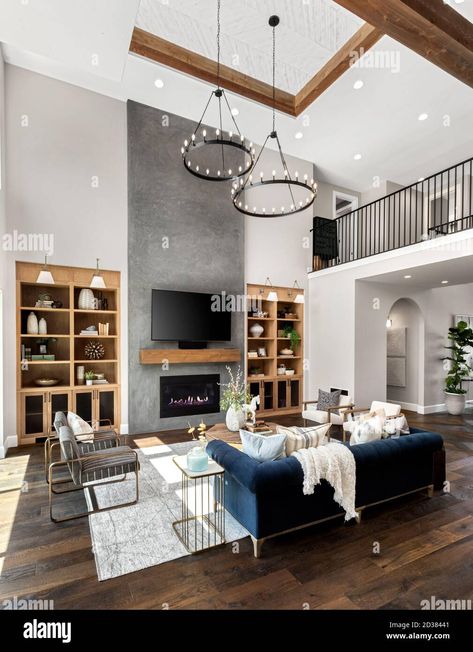 Upscale Living Room, Tall Ceiling Living Room, Industrial Fireplace, Cathedral Ceiling Living Room, Vaulted Ceiling Living Room, High Ceiling Living Room, Apartments Decorating, Decorating Farmhouse, Decoration Kitchen