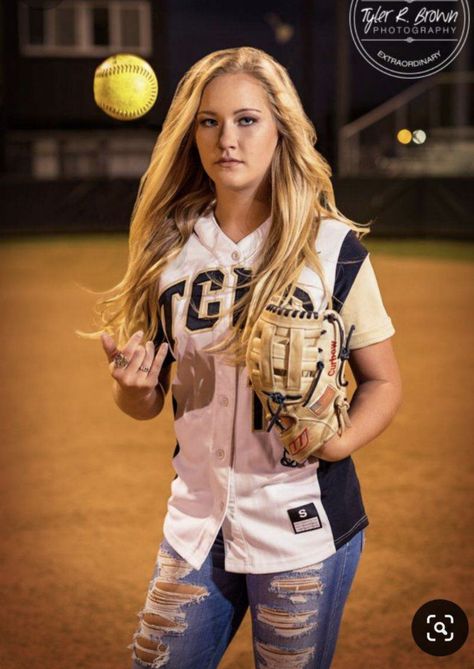 Softball Team Pictures, Softball Pictures Poses, Softball Picture, Softball Pics, Softball Photography, Softball Photos, Softball Senior Pictures, Senior Softball, Baseball Photography