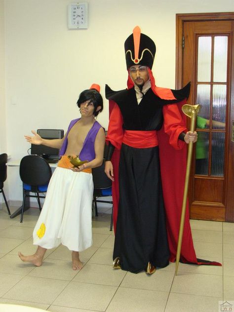 Me as Jafar as Aladdin Winners at YCW - Yamato cosplay World contest! At Anime Dreams, in Brazil - São Paulo The prize was 2 tickets to JAPAN!!! Our per... Aladdin and Jafar Jafar Costume Diy, Aladdin Costume Kids, Jafar Cosplay, Panto Costumes, Jafar Costume, Yamato Cosplay, Aladdin Play, Jafar Aladdin, Aladdin Jr