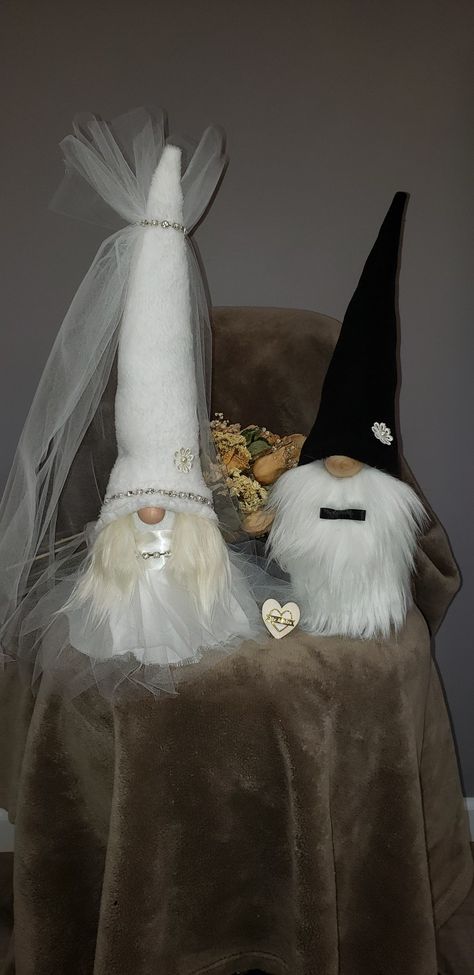 Wedding Gnomes Diy, Bride And Groom Gnomes Diy, Bride And Groom Gnomes, Wedding Gnomes, Toddler Organization, Gnome Tutorial, Fabric Feathers, Wood Wreath, Breakfast Quiche