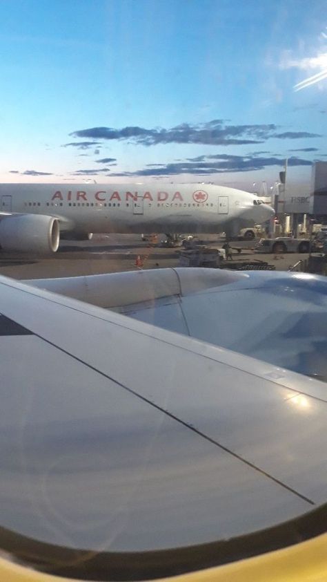 Air Canada Aesthetic, Canada Airport, Montreal Nightlife, Canadian Passport, Airplane Window View, Canada Pictures, Toronto Airport, Airport Pictures, Airport Aesthetic