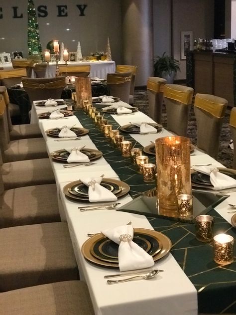 Table Setting 50th Birthday, 60th Birthday Table Decorations For Men, Table Setting For Mans Birthday, Green Gold And White Dinner Party, 60th Birthday Dinner Table Decor, Male Table Setting Birthday Dinner, 65th Birthday Party Ideas, Gold Theme Birthday, 60th Birthday Ideas For Mom