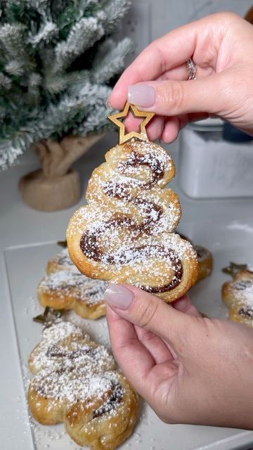 Nutella Christmas Tree, Nutella Christmas, Christmas Tree Desserts, Christmas Pastries, Puff Pastry Desserts, Nutella Recipes, Christmas Treat, Pastry Desserts, Puff Pastry Recipes