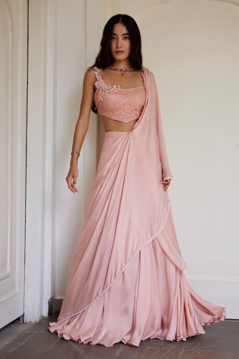 Cocktail Outfit For Bride, Indian Corset Outfit, Corset Blouse Lehenga, Corset Blouse Saree, Wedding Reception Outfit Guest, Corset Lehenga, Saree With Corset, Elegant Lehenga, Ruffle Lehenga