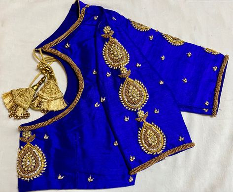 Maggam Blouses, Handwork Blouse, Blouse Maggam Work, Blue Blouse Designs, Aari Design, Maggam Work Blouse, Machine Work, Blouse Back, Aari Work Blouse