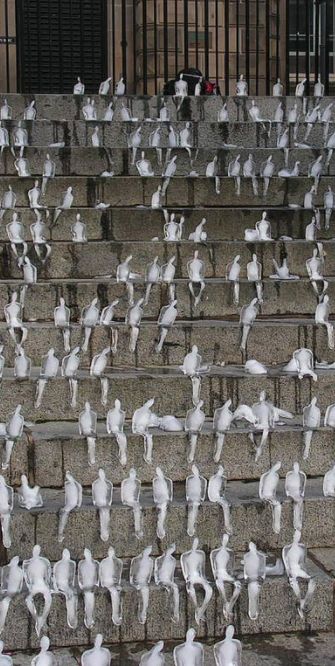 Diy Ice Sculpture, Wind Art Installation, Ice Installation Art, Melting Art, Ice Sculpture Aesthetic, White Sculpture, Ephemeral Art, Enjoy Winter, Ice Art