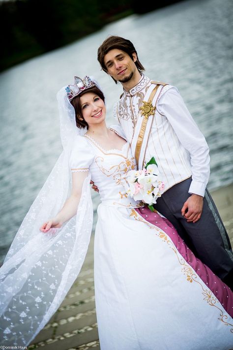 Eugene and Rapunzel wedding! Flynn Rider Wedding, Flynn Rider Cosplay, Berlin Germany Photography, Rapunzel Wedding Dress, Tangled Cosplay, Rapunzel Outfit, Tangled Ever After, Rapunzel Wedding, Tangled Wedding