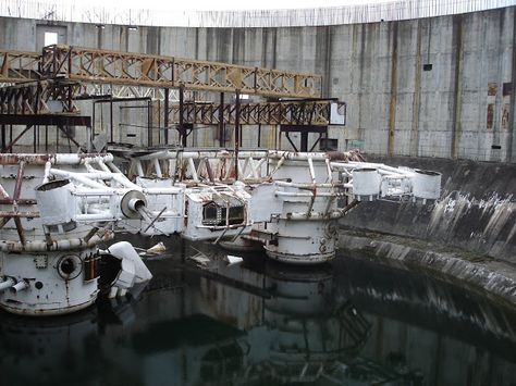 One of the locations used for the filming of the 1989 science fiction film 'The Abyss' was Cherokee Nuclear Power Plant, an uncompleted nuclear power plant on Owensby Road, near Gaffney, South Carolina. There, director James Cameron constracted the largest underwater filming set ever built. It took 7 million US gallons (26,000 m3) of water to fill the tank to a depth of 40 feet (12 m). Desert Places, Nuclear Plant, Movie Set, The Abyss, Nuclear Power Plant, Science Fiction Film, Nuclear Power, Movie Sets, Film Set