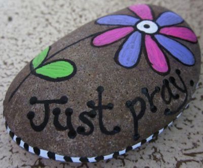 Grace and Kindness Rocks Painted Rocks Flowers, Rock Scripture, Painting Rocks Ideas, Diy Painted Rocks, Prayer Rocks, Martha Argerich, Rock Flowers, Paint Rocks, Painted Rock Animals