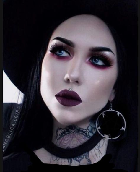 Simple, beautiful Angelica Leira, Gothic Symbols, Gothic Style Fashion, Maquillage Goth, Black Metal Girl, Witch Moon, Anime Bag, Witch Makeup, Dark White