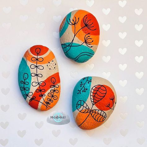 Christine on Instagram: "I am here for this boho trend.. fun stuff! . #Longislandrocks #mojorocksli #thekindnessrocksproject #kindnessrocksproject #paintedrocks #rockpainting #kindnessmatters #kindnessrocks #spreadkindness #bohopaintedrocks" Mini Painted Rocks, Boho Rock Painting Ideas, Boho Painted Rocks, Boho Rock Painting, Boho Rocks, Painting Stones, Boho Rock, Rock Flowers, Diy Rock Art