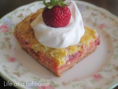 Ooey Gooey Cake, Gooey Cake, Gooey Butter Cake, Ooey Gooey, Strawberry Cakes, Piece Of Cake, Butter Cake, Strawberry Recipes, Strawberry Cake