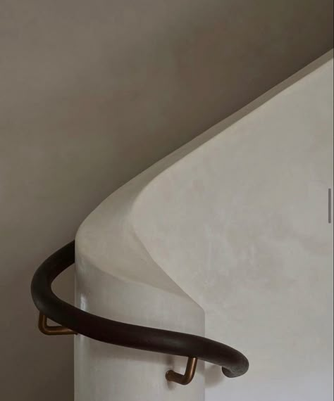 Hallway Staircase, Staircase Handrail, Minimal Living Room, Transitional Spaces, Stair Rail, Stair Design, Stair Railings, Handrail Brackets, Curved Staircase