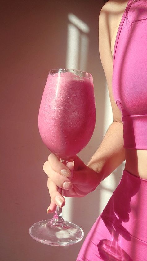 Gym Girly Asthetic, Protein Shake Aesthetic, Pink Workout Aesthetic, Pink Gym Aesthetic, Pink Gym Set, Pilates Set, Amazon Nails, Laptop Screensaver, Girl Pink Aesthetic