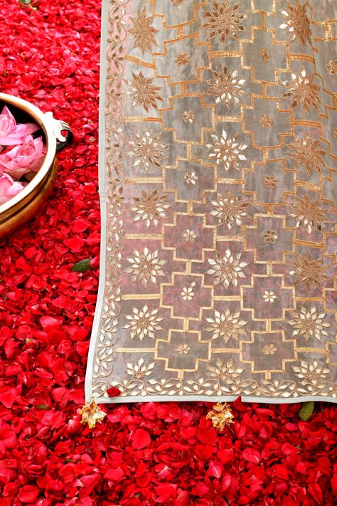 Gota Patti Dupatta, Gotta Patti Work Embroidery, Gota Patti Design, Gotta Patti Work, Mural Art Design, Islamic Motifs, Gota Patti Work, Gold Work Embroidery, Anarkali Dress Pattern