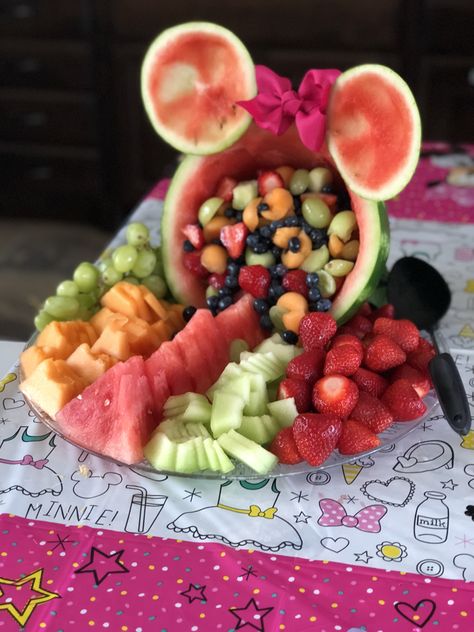 Minnie Mouse fruit plate - Ry’s 4th Birthday Minnie Mouse Watermelon, Minnie Mouse Desert Ideas, Minnie Mouse Breakfast, Mickey Mouse Fruit Ideas, Minnie Mouse Veggie Tray, Minnie Birthday Food Ideas, Mickey And Minnie Birthday Party Ideas, Disney Fruit Tray Ideas, Minnie Mouse Fruit Ideas