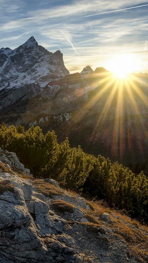 Mountain Sunset Wallpaper, Monte Everest, Best Free Lightroom Presets, Iphone Wallpaper Winter, Mountain Images, Ultra Trail, Alpine Green, World Wallpaper, Good Morning World