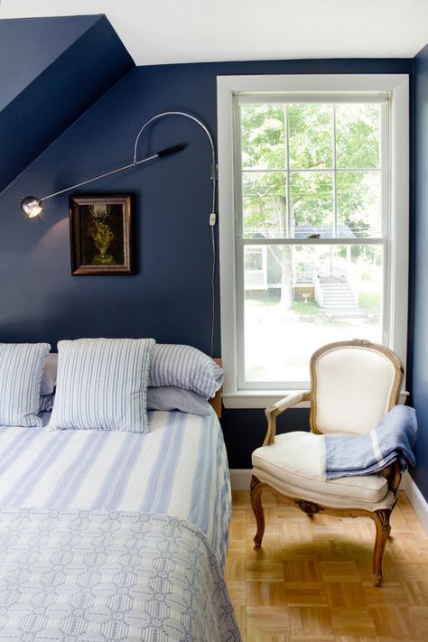 Decorating with Navy Blue - Town & Country Living Navy Bedroom, Benjamin Moore Blue, Beach Style Bedroom, Navy Blue Paint, Navy Bedrooms, Navy Blue Decor, Blue Bedroom Walls, Dark Blue Bedrooms, Bedroom Traditional