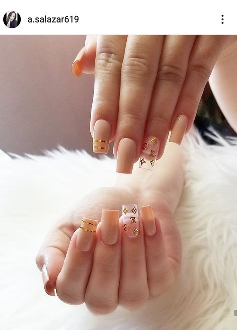 LV nails short gold nails Lv Nails, Fail Nails, Dior Nails, Pretty Nail Art Designs, Coffin Nails Long, Pretty Nail Art, Short Acrylic Nails Designs, Coffin Nails Designs, Nails On Fleek