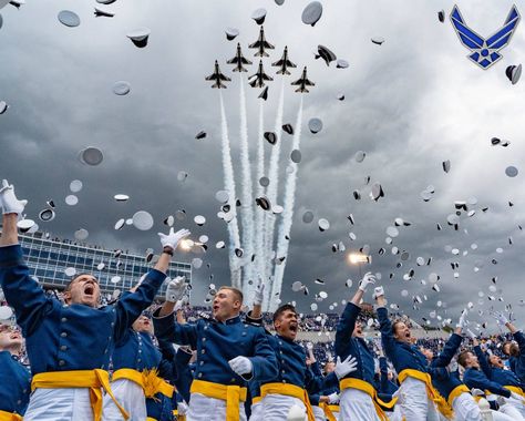 The U.S. Air Force Air Demonstration Squadron "Thunderbirds" fly over the United States Air Force Academy, Colorado at the Class of 2023 graduation ceremony with the 900 cadets commissioned to be the Air Force and Space Force's newest second lieutenants throw their caps in the air as they celebrate. Patriotic Photos, Air Force Graduation, Air Force Fighter Jets, United States Air Force Academy, Patriotic Poems, Jet Pilot, Class Of 2023 Graduation, Usaf Thunderbirds, Air Force Pilot