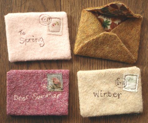 seasonal letters Felt Envelope, Fabric Envelope, Felt Letters, Felt Projects, Needle Arts, Art Textile, Card Envelopes, Wet Felting, Felting Projects