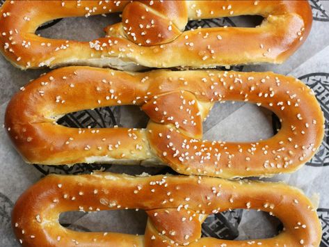 What's more beloved by Philadelphians than a cheesesteak? A Philly soft pretzel. Philly Pretzel Recipe, Philly Soft Pretzel Recipe, Sick Recipes, Philly Pretzel, Usa Recipes, Pretzel Recipes, Baked Pretzels, Pretzel Recipe, Soft Pretzel Recipe